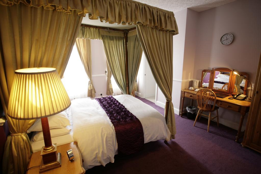 The Imperial Hotel Страуд Екстериор снимка