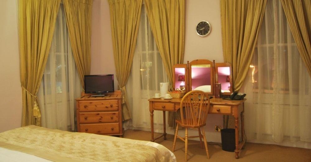 The Imperial Hotel Страуд Екстериор снимка