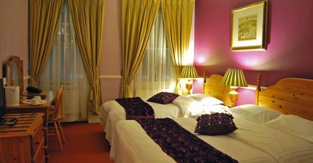 The Imperial Hotel Страуд Екстериор снимка